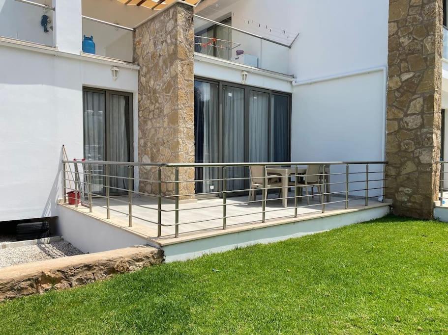 Girne/Zeytinlik 2+1 Muhtesem Terasli Daire Exteriör bild